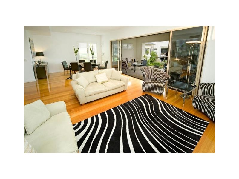 6034 Lucerne Cct, Hope Island QLD 4212