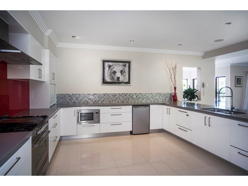 1094 Beechwood Drive, Hope Island QLD 4212