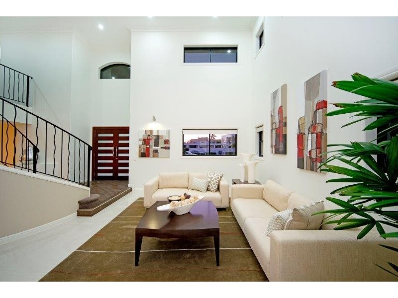 1092 Beechwood Drive, Hope Island QLD 4212