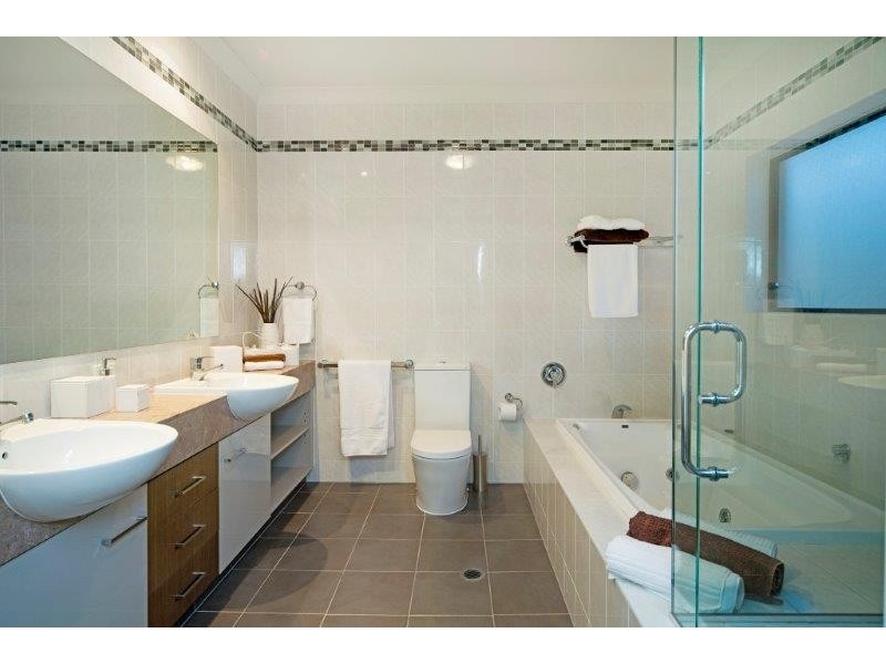 1092 Beechwood Drive, Hope Island QLD 4212