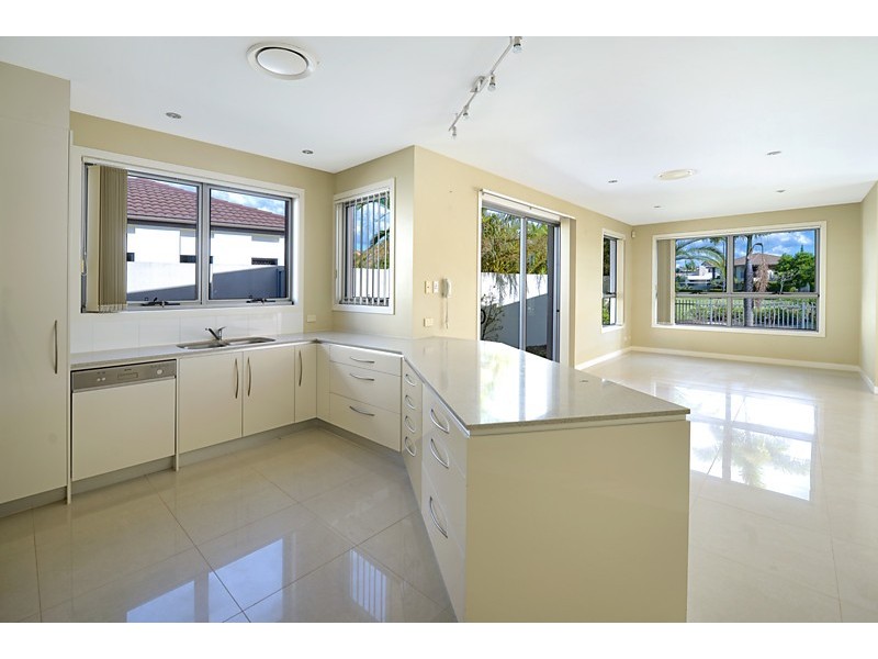 2804 Gracemere Circuit North, Hope Island QLD 4212