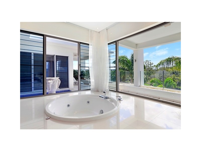 2519 Gracemere Circuit North, Hope Island QLD 4212