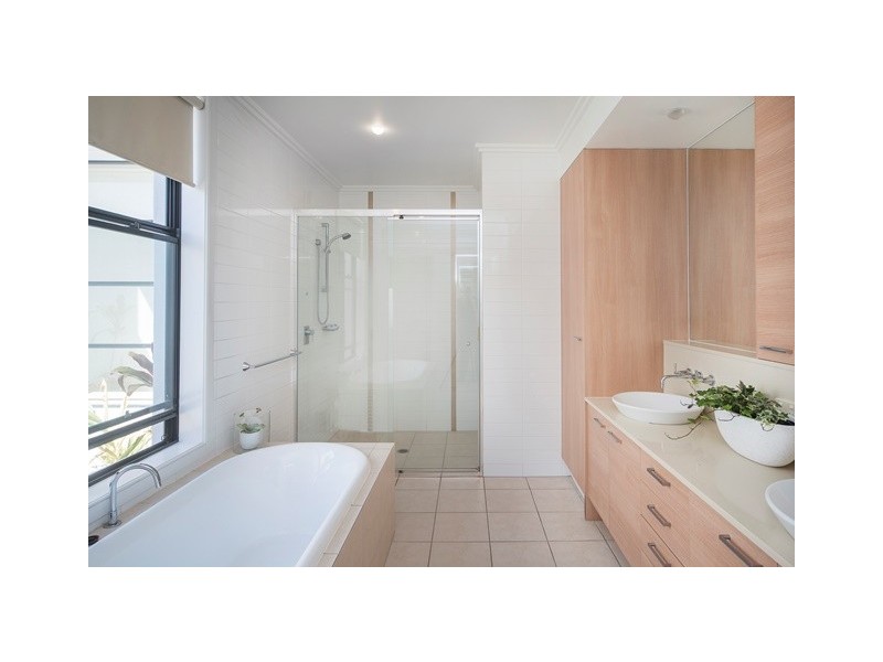 2813 Gracemere Circuit East, Hope Island QLD 4212