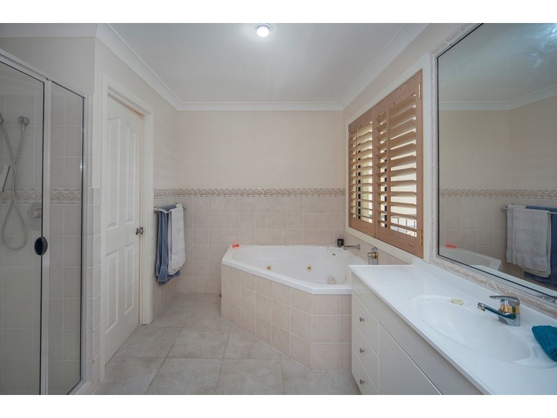 19 Calmwater Crescent, Helensvale QLD 4212