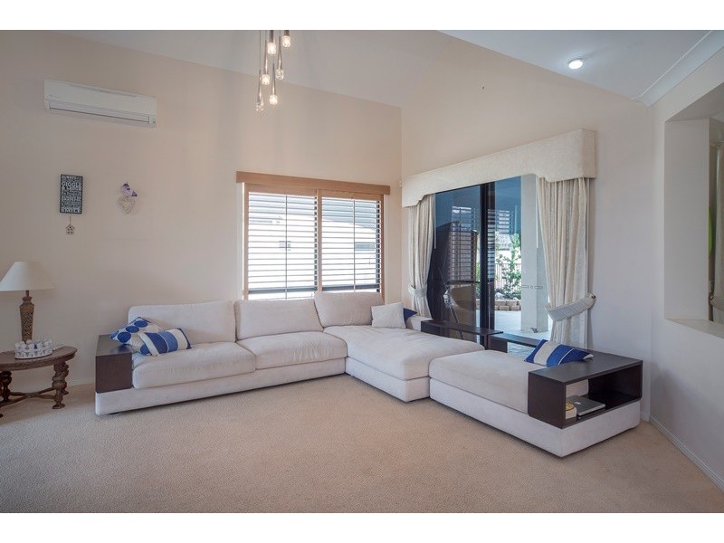 19 Calmwater Crescent, Helensvale QLD 4212