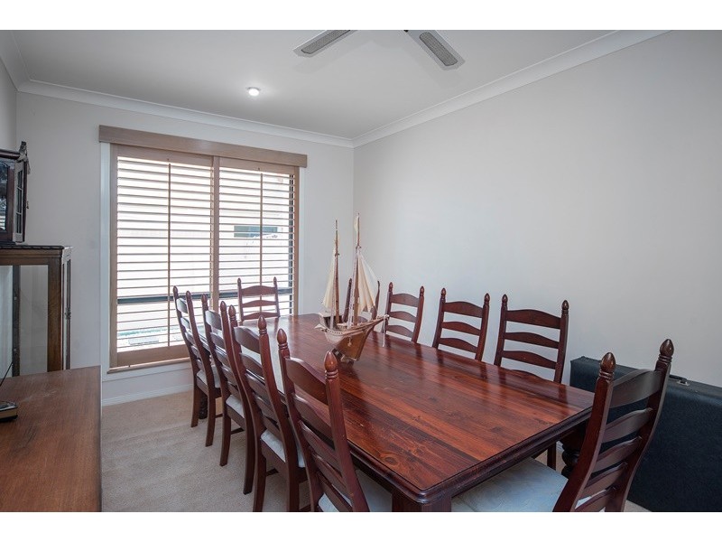 19 Calmwater Crescent, Helensvale QLD 4212