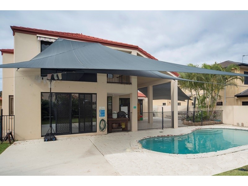 19 Calmwater Crescent, Helensvale QLD 4212