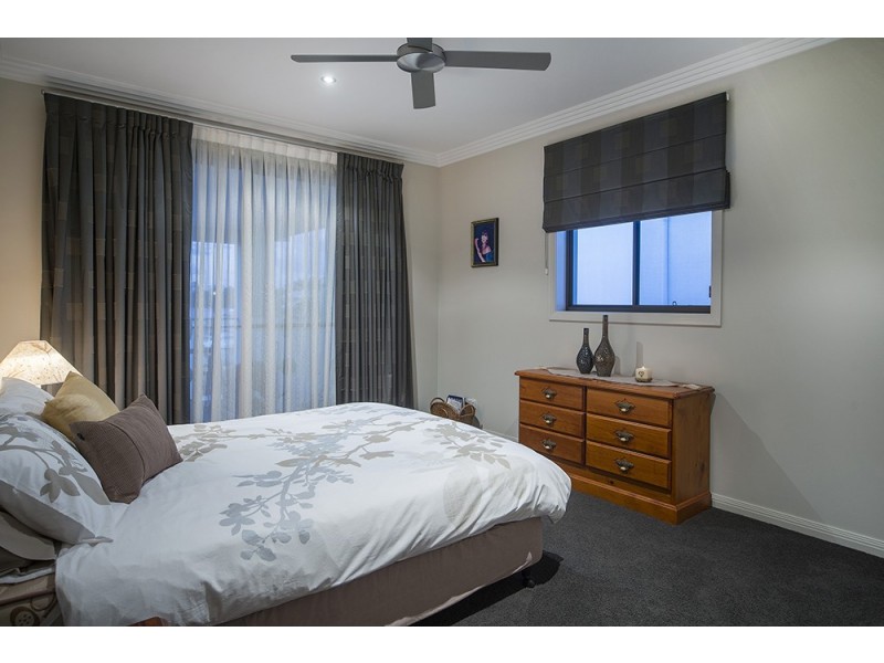 74 Southaven Drive, Helensvale QLD 4212