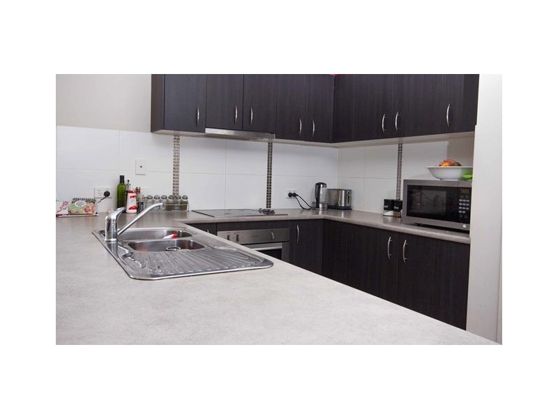 8 Hawkesbury Avenue, Pacific Pines QLD 4211