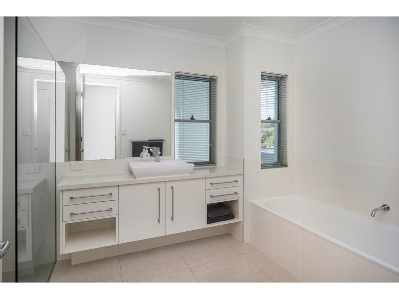 6 River Links Boulevard, Helensvale QLD 4212