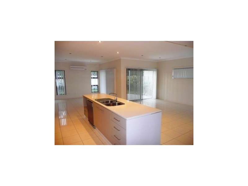 17 Galley Road, Hope Island QLD 4212