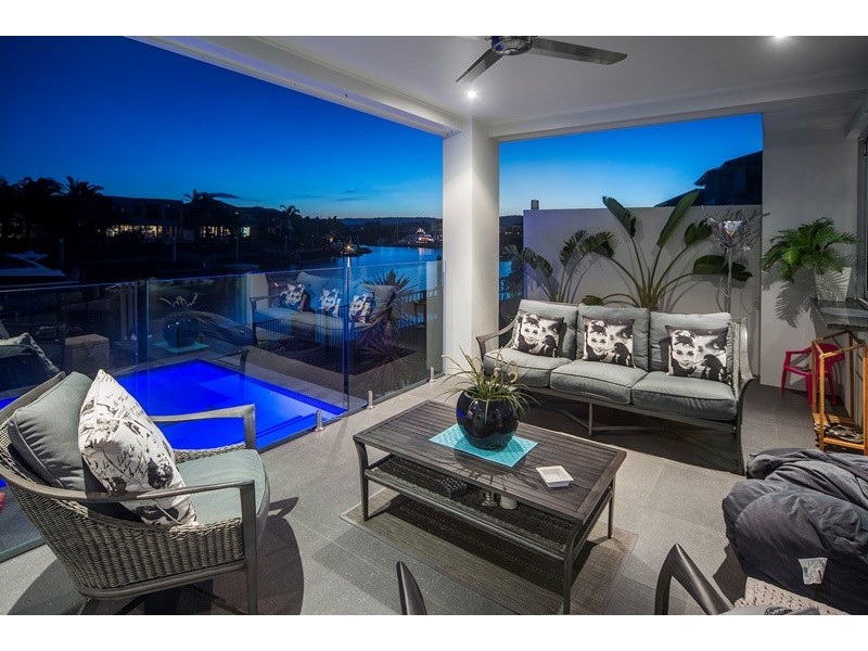 2307 Belmont Court East, Hope Island QLD 4212