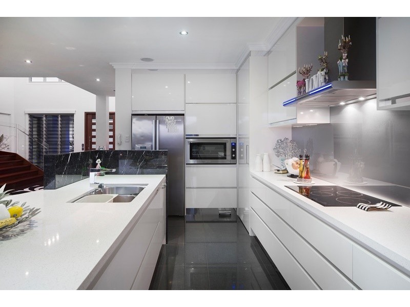 2307 Belmont Court East, Hope Island QLD 4212