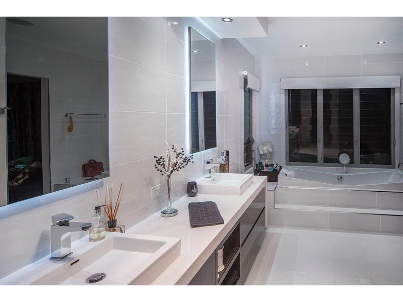 2307 Belmont Court East, Hope Island QLD 4212