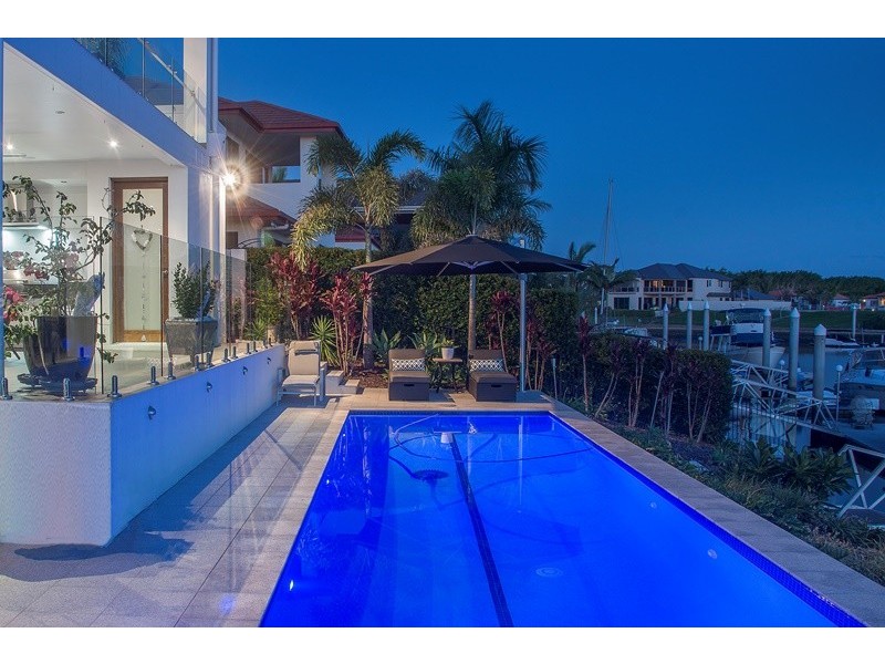 2307 Belmont Court East, Hope Island QLD 4212