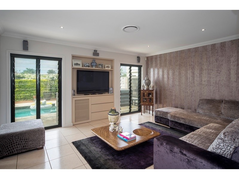 2318 Cressbrook Drive, Hope Island QLD 4212