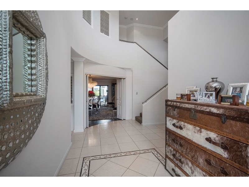 2318 Cressbrook Drive, Hope Island QLD 4212