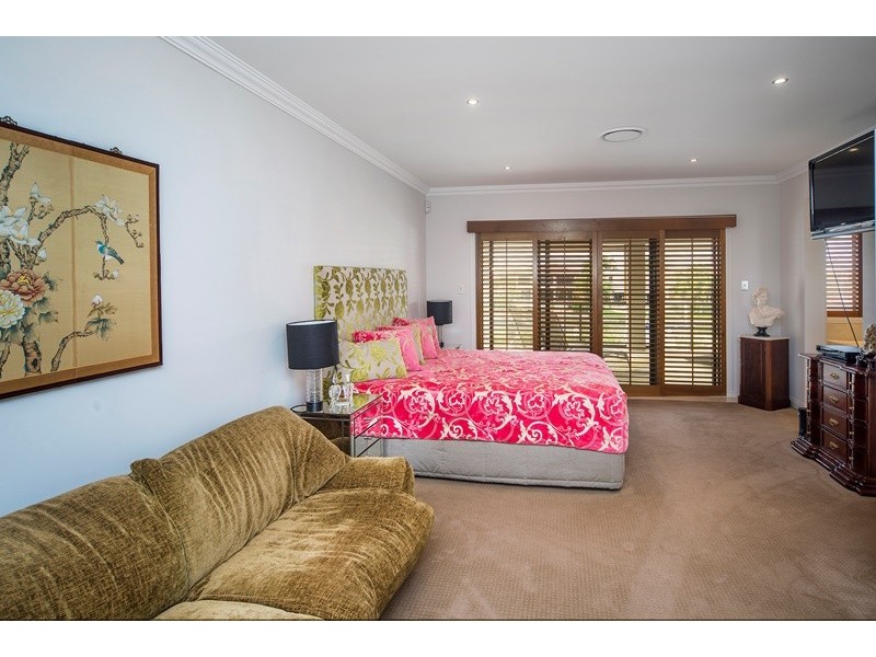 2318 Cressbrook Drive, Hope Island QLD 4212