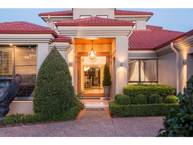 2318 Cressbrook Drive, Hope Island QLD 4212