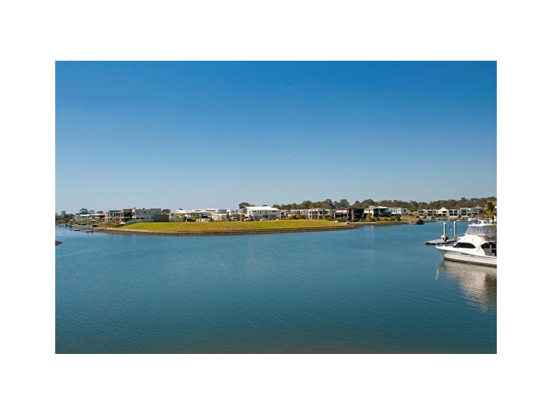 33 Ferrymans Court, Helensvale QLD 4212