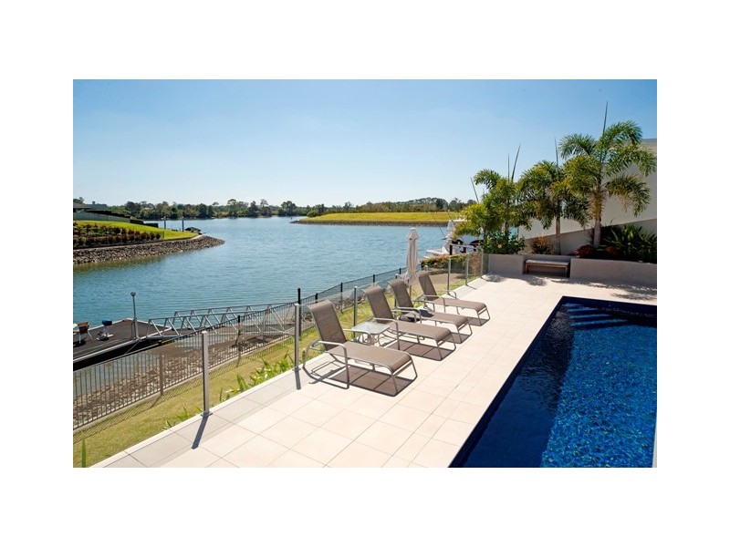 33 Ferrymans Court, Helensvale QLD 4212