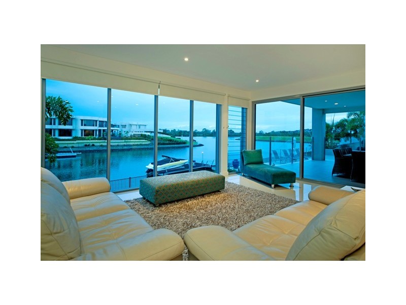 33 Ferrymans Court, Helensvale QLD 4212