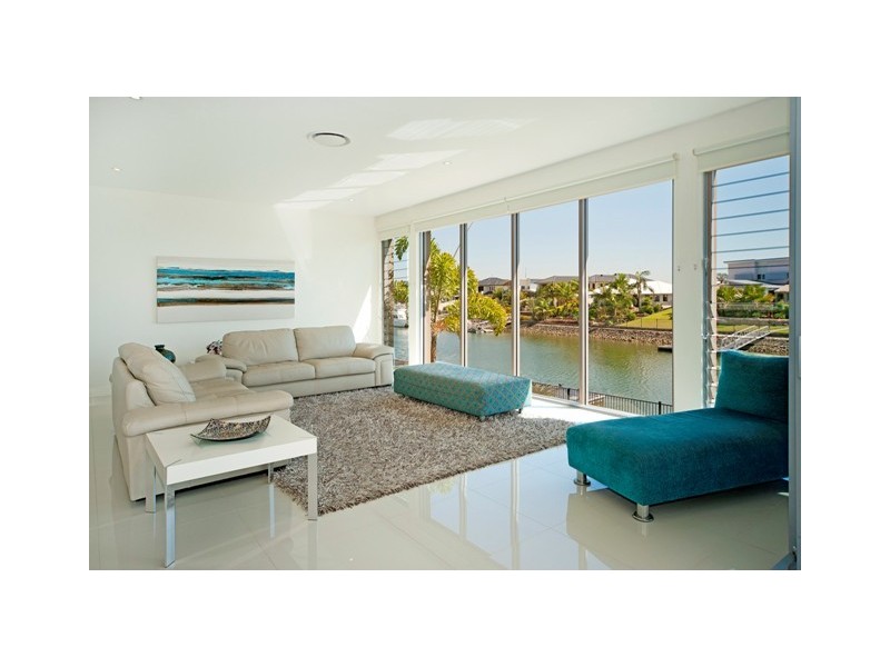 33 Ferrymans Court, Helensvale QLD 4212