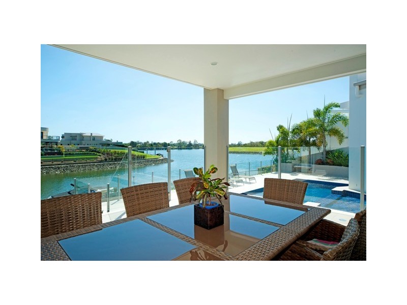 33 Ferrymans Court, Helensvale QLD 4212