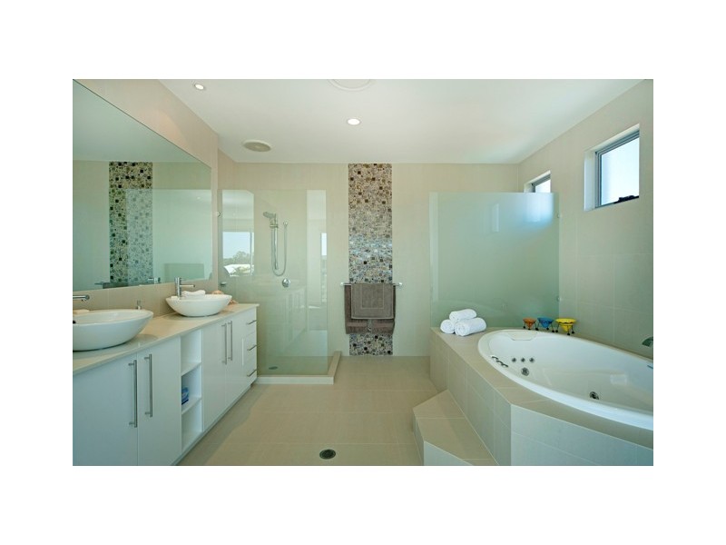 33 Ferrymans Court, Helensvale QLD 4212