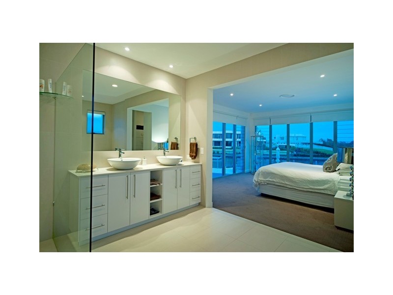 33 Ferrymans Court, Helensvale QLD 4212