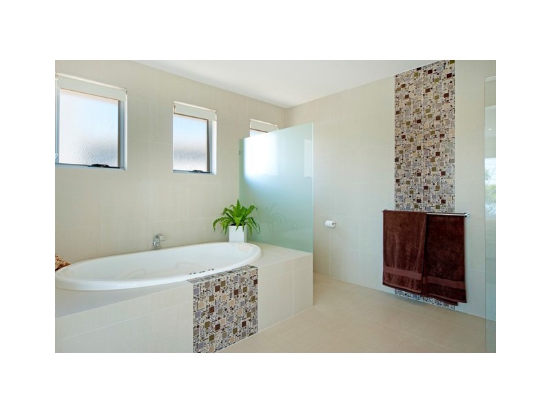 33 Ferrymans Court, Helensvale QLD 4212