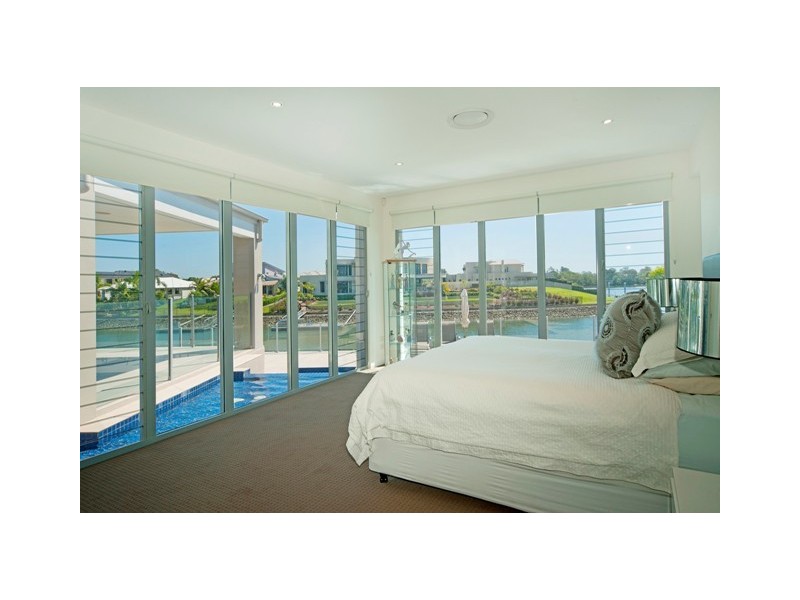 33 Ferrymans Court, Helensvale QLD 4212