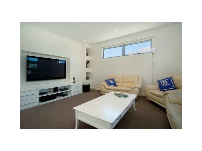 33 Ferrymans Court, Helensvale QLD 4212