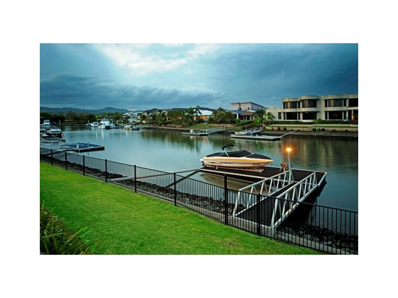 33 Ferrymans Court, Helensvale QLD 4212