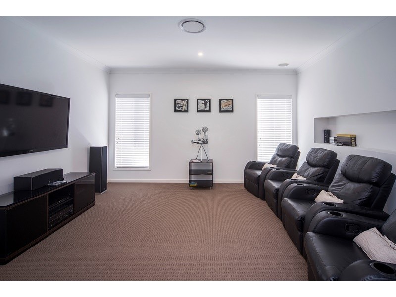 43 The Peninsula, Helensvale QLD 4212