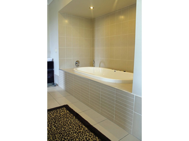 2801 Gracemere Circuit North, Hope Island QLD 4212