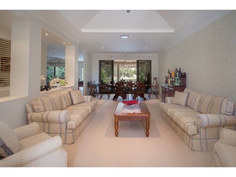 2101 Carlton Close, Hope Island QLD 4212