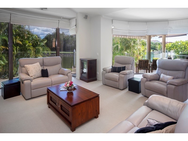 2101 Carlton Close, Hope Island QLD 4212