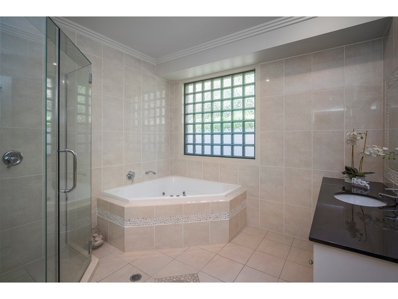2101 Carlton Close, Hope Island QLD 4212