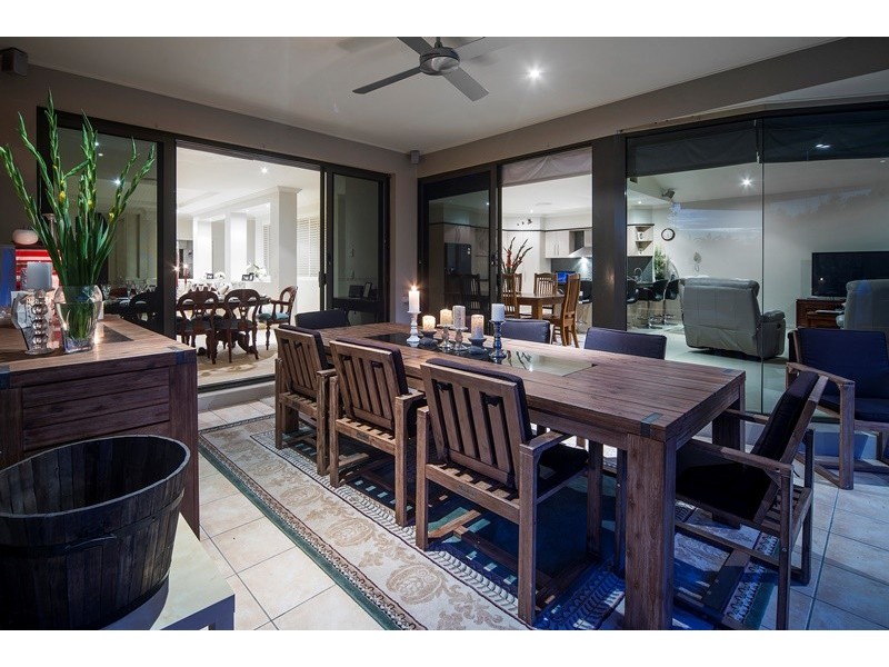 2101 Carlton Close, Hope Island QLD 4212