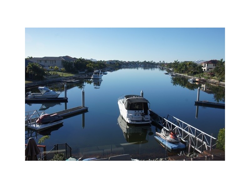32 Calmwater Crescent, Helensvale QLD 4212