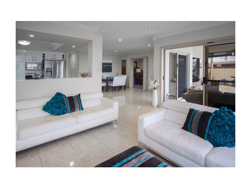 32 Calmwater Crescent, Helensvale QLD 4212