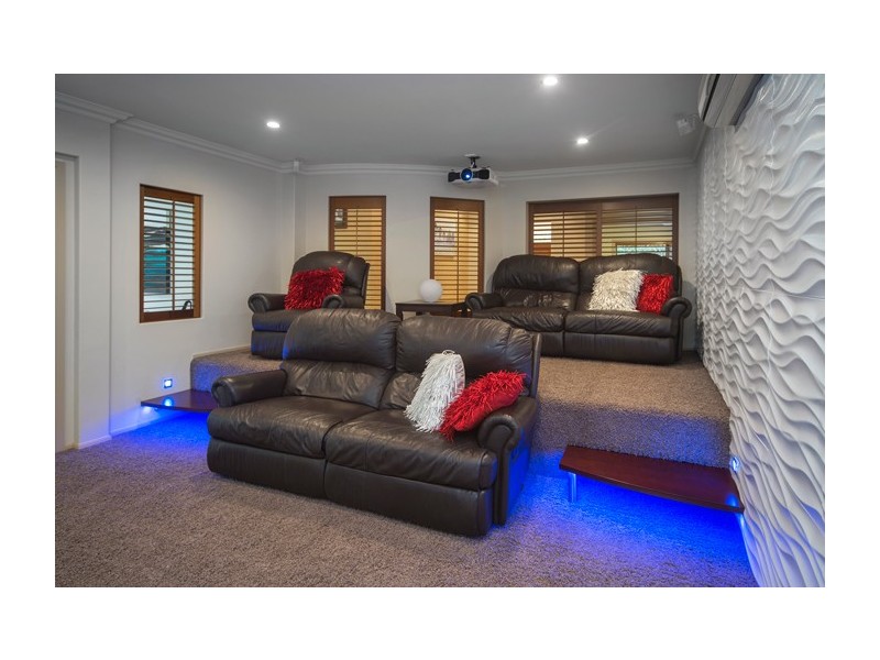 32 Calmwater Crescent, Helensvale QLD 4212
