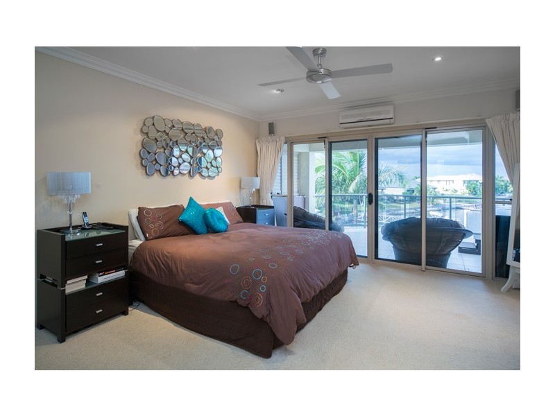 32 Calmwater Crescent, Helensvale QLD 4212