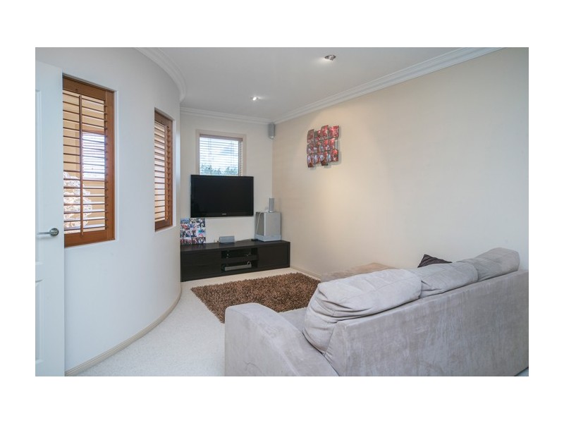 32 Calmwater Crescent, Helensvale QLD 4212