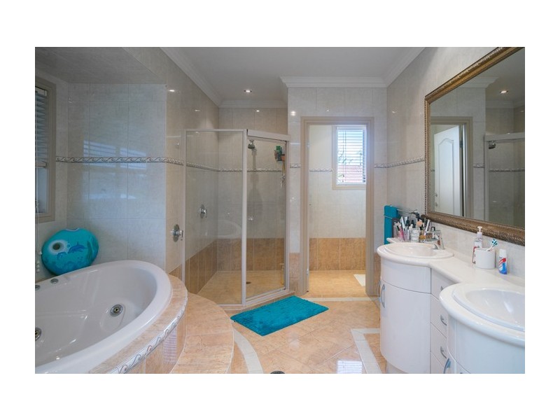 32 Calmwater Crescent, Helensvale QLD 4212