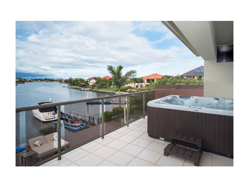 32 Calmwater Crescent, Helensvale QLD 4212