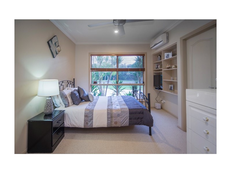 32 Calmwater Crescent, Helensvale QLD 4212