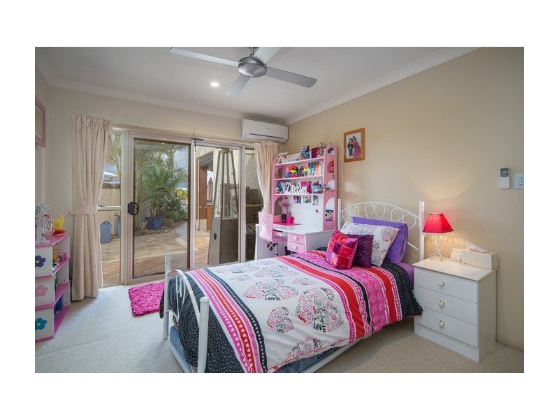 32 Calmwater Crescent, Helensvale QLD 4212