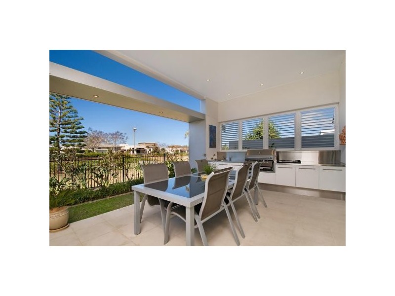 2532 Gracemere Circuit West, Hope Island QLD 4212